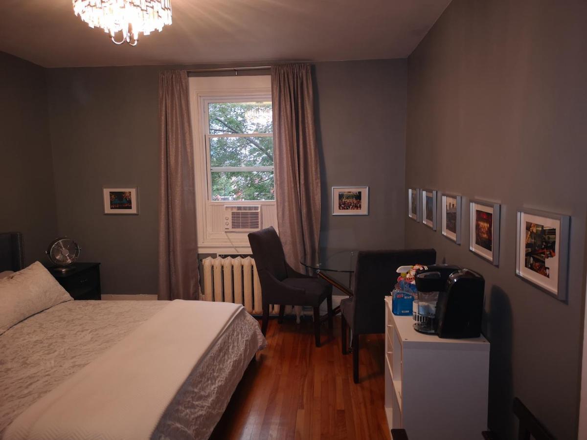 Room With King Bed In Shared 3 Bedroom Downtown Montreal Exterior photo