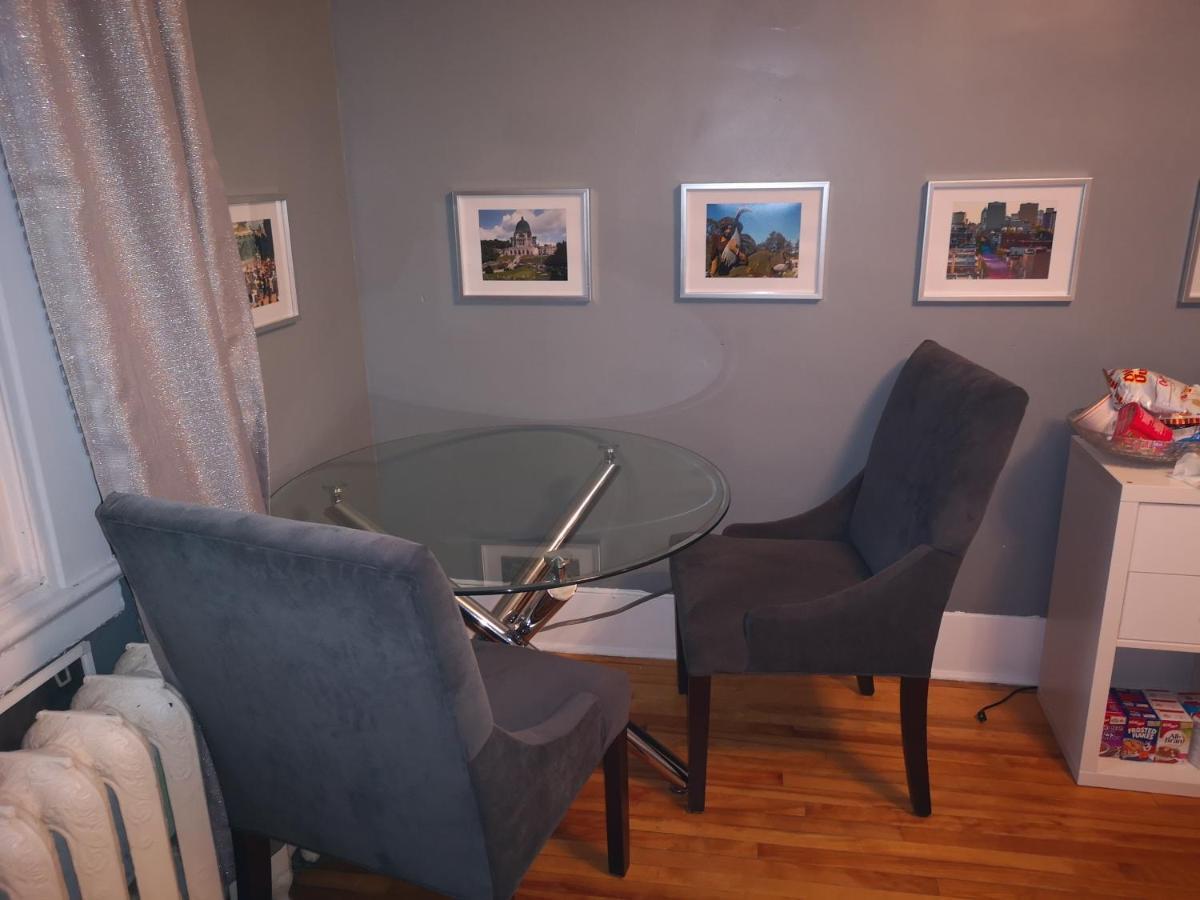 Room With King Bed In Shared 3 Bedroom Downtown Montreal Exterior photo